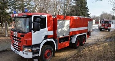 Товарен автомобил се запали в движение в Твърдица