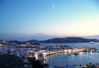 Космически цени на гръцките острови пращат дори богатите към Мексико и Франция