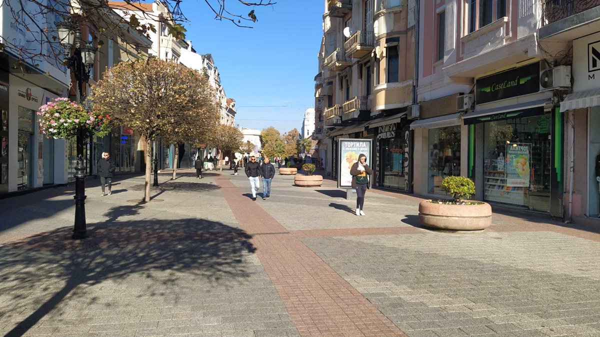 Слънчево и без дъжд ще е времето в неделя, в Пловдив - до 7°