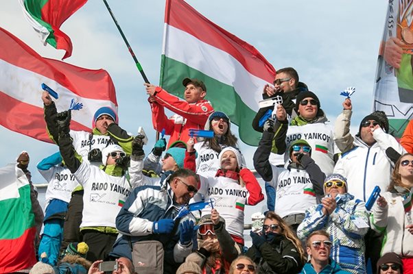 Феновете не спряха и за секунда да подкрепят любимеца си