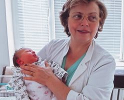 Д-р Таня  Янакиева е  категорична, че за мъжа пределната възраст да  стане баща  на инвитро  бебе е 50 г.  СНИМКА: МЦ  СОФИЯ 2000
