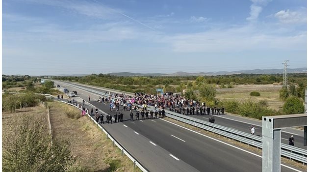 Блокадата на възлови пътни артерии в Старозагорско