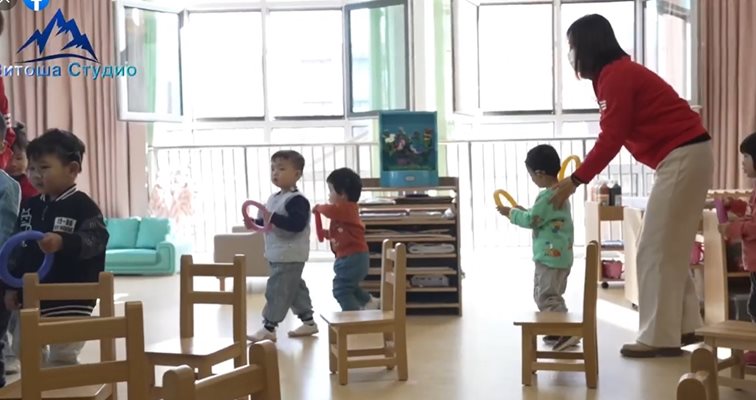 Специализира детска градина за деца с увреден слух в Китай
Кадър: Витоша Студио
