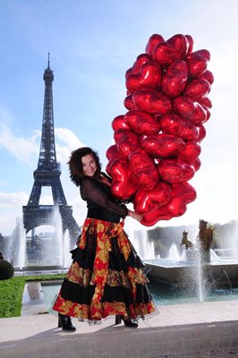 Джайма пред Айфеловата кула в Париж