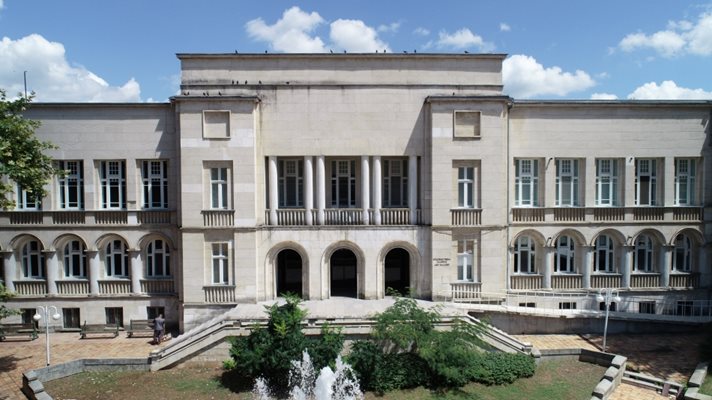1700 лв. заплата си гласуваха общинските съветници в Добрич