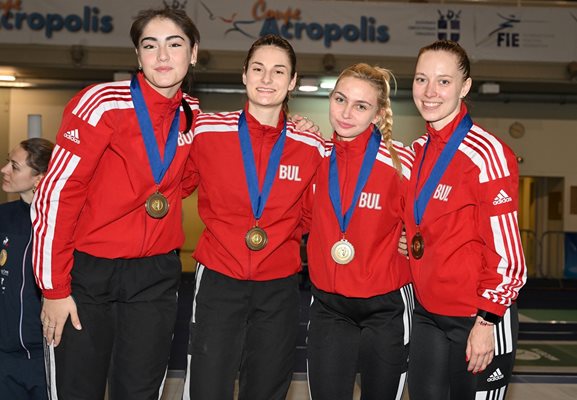 Българският тим в състав Калина Атанасова, Емма Нейкова, Йоана Илиева и Олга Храмова (от ляво на дясно)