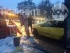 Кола помете спирка на тролей в София след рисково шофиране (видео)