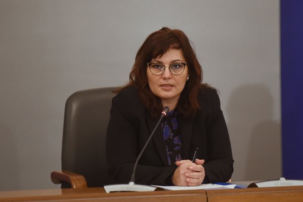 Здравната министърка Асена Сербезова