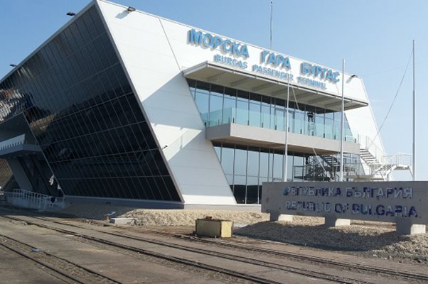 Морска гара в Бургас става кризисен център