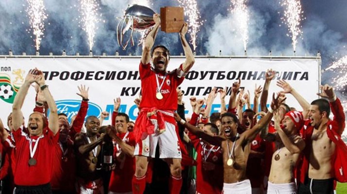 Тодор Янчев е вдигнал купата през 2011 г. Това е последният трофей за София.