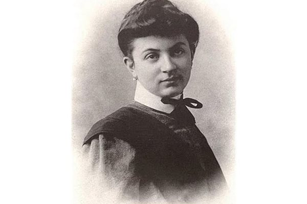 Една от малкото запазени снимки на Минка (Мина) Тодорова. Момичето, на което е посветено стихотворението "Две хубави очи", не успяло да накара Яворов да преодолее страха си от брака.