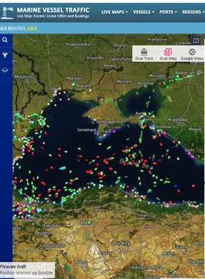 Карта на трафика в Черно море показва, че все повече търговски кораби търсят сигурността на териториалните води на членките на НАТО.