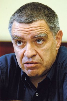 Михаил Константинов