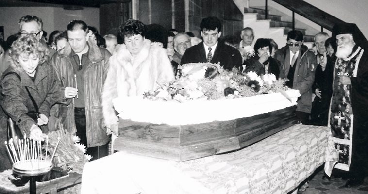 Целият град се стича на погребението на убития бизнесмен Слави Славов