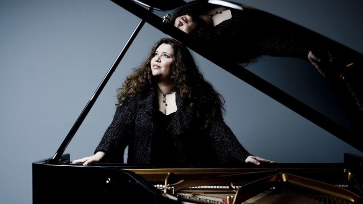 Пианистката Пламена Мангова избра Варна за предпремиерата на новия си проект, който ще представи в Париж