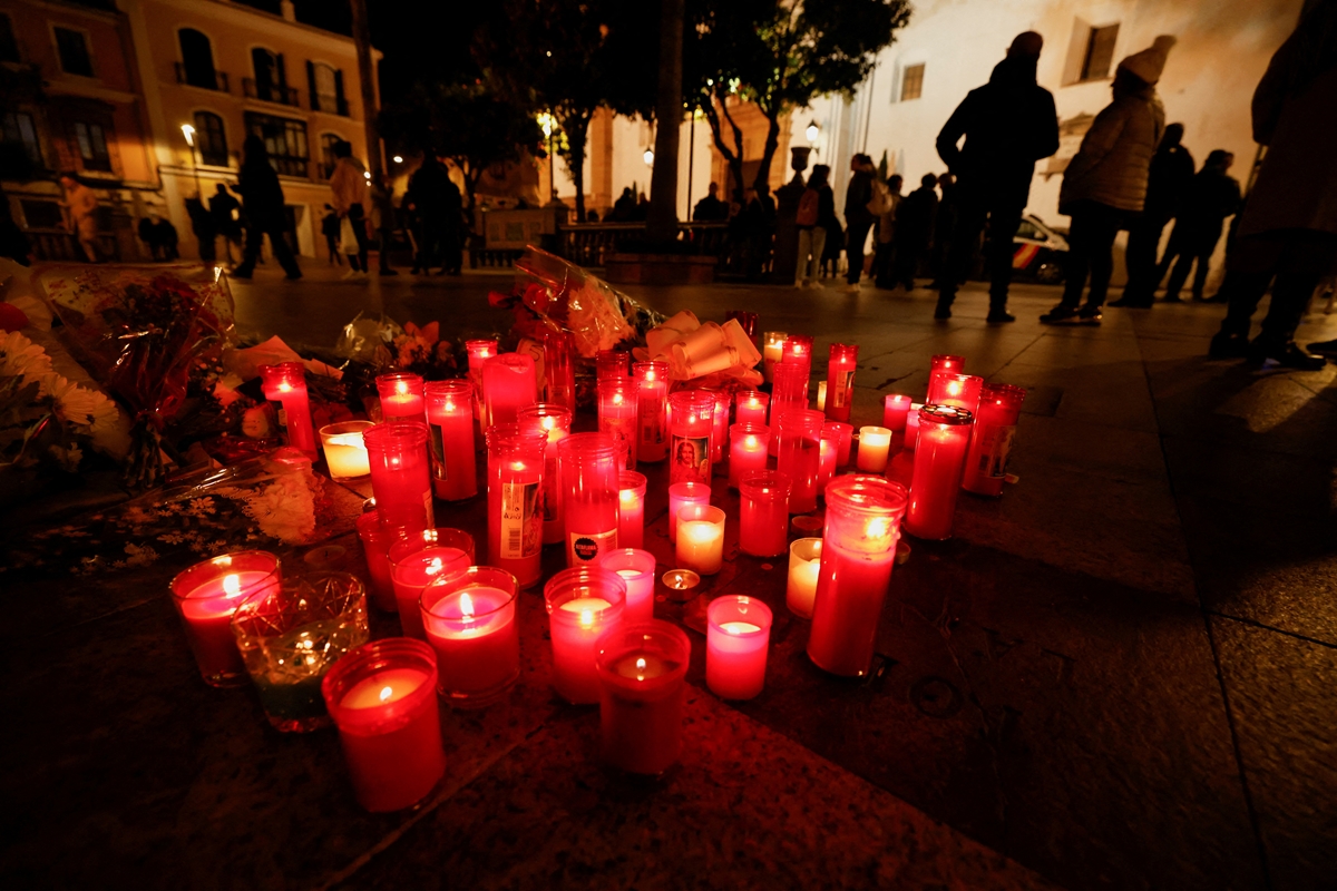 Обвиниха в тероризъм мароканеца, вилнял с мачете в две църкви в Испания