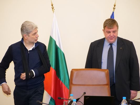 Министърът на околната среда и водите Нено Димов заедно с лидера на ВМРО Красимир Кракачанов
