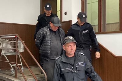 Иван Богоев се появи в Окръжния съд с шапка. СНИМКА: Никола Михайлов