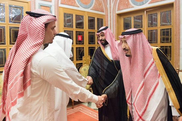 Саудитският крал и принцът приемат роднини на Кашоги в Рияд.
