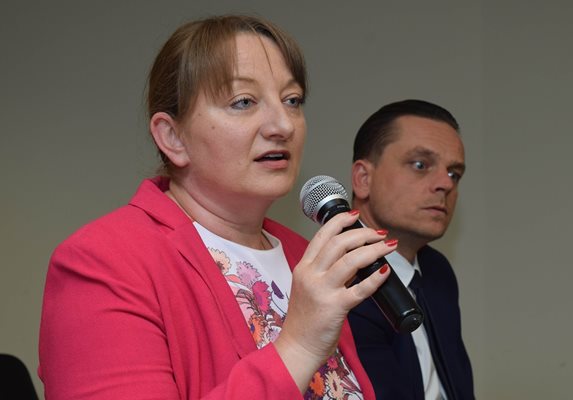 Водачът на листата на ГЕРБ-СДС в област Добрич Деница Сачева на среща с представители на местния бизнес.