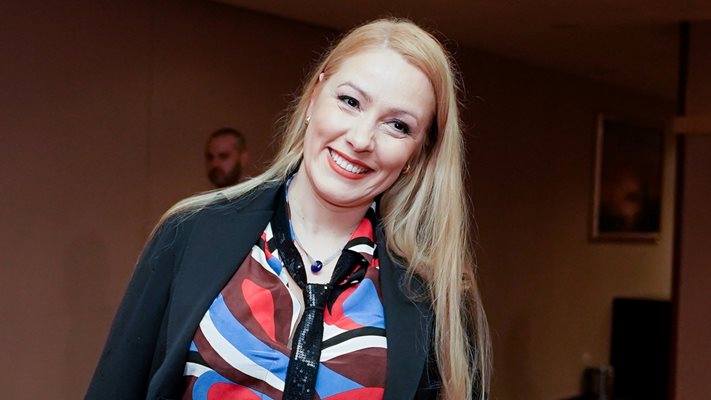 Актрисата Деси Бакърджиева без бебето, вижте кой ще го гледа