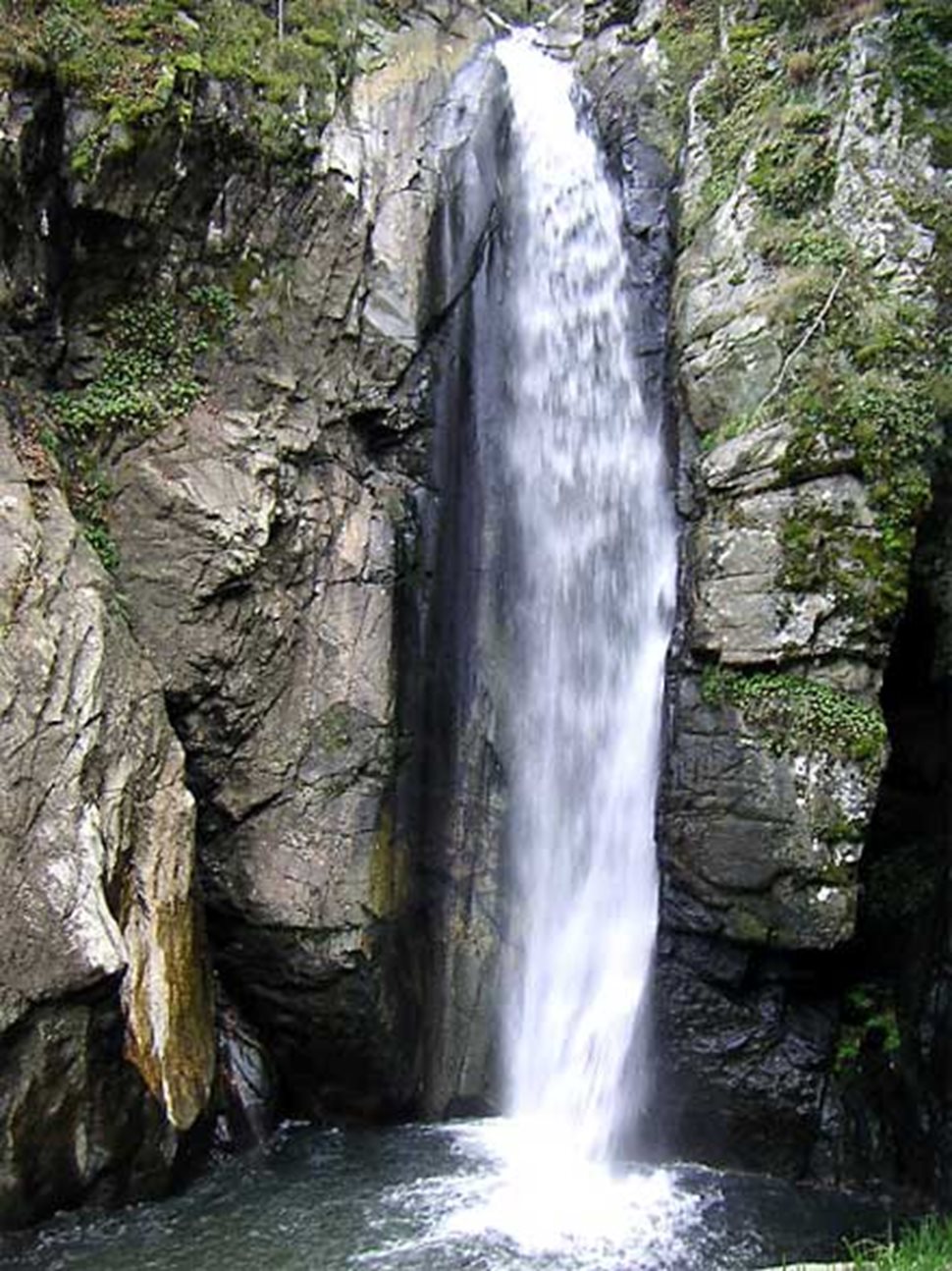 Фотинските водопади са предпочитан маршрут за туризъм.
