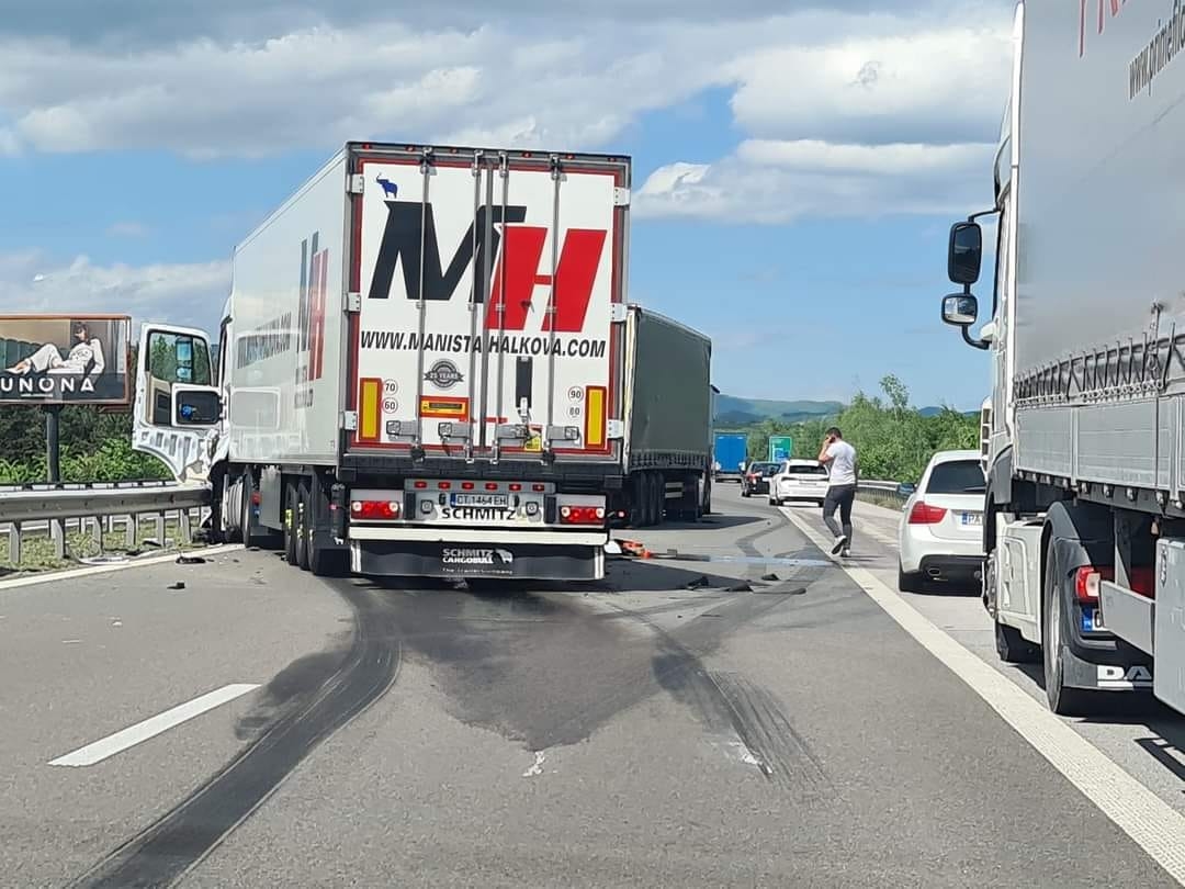 Две катастрофи затрудняват трафика на магистрала "Тракия" в посока София