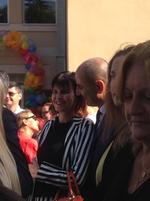 Лидерът на депутати от ГЕРБ Цветан Цветанов и съпругата му Десислава изпратиха дъщеря си София на първия й учебен ден   СНИМКИ: Авторката