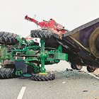 Трактор и шредер се блъснаха на американска магистрала