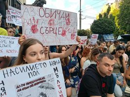 След масовите протести и вълна на съпричастност към Дебора от Ст. Загора, 17-година се престраши да се оплаче от насилие.