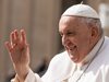Папа Франциск бил подкрепен по отношение на ЛГБТ двойките от предшественика си