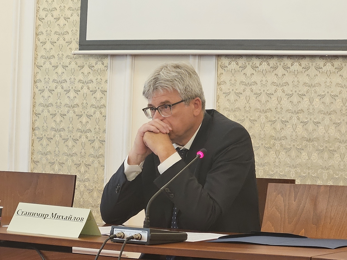 Парламентът маха шефа на НЗОК Станимир Михайлов 5 месеца след оставката му