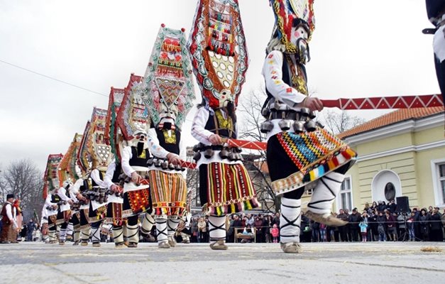 Тази година Международният маскараден фестивал "Кукерландия" в Ямбол ще се проведе от 22 до 26 февруари за 18-и път и градът вече упорито се готви за него.