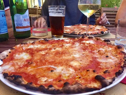 Пицата "Маргерита" изисква сос от белени домати