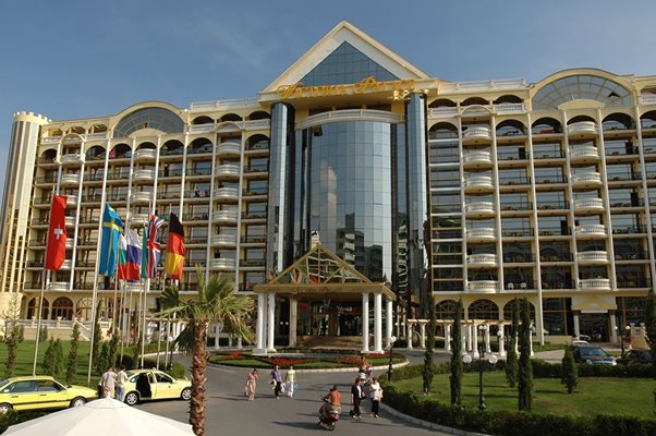Хотел "Виктория Палас" е продаден на 17 май