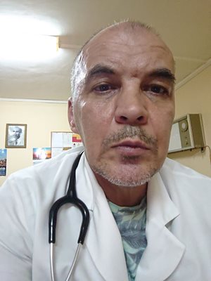 Д-р Артур Полшиков е обвинен за разпространение на детско порно
