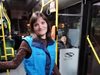 Мила контрольорка радва хората в автобуса в Стара Загора