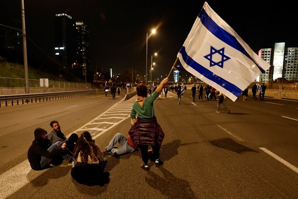 Десетки хиляди израелци протестираха тази нощ СНИМКИ: Ройтерс