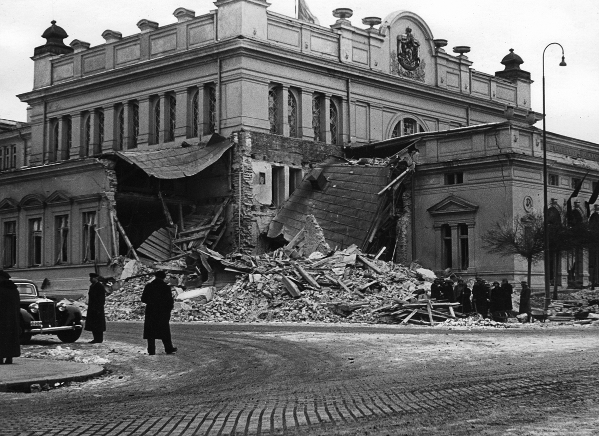 САЩ удрят София с 25 хил. бомби преди 80 г. (Снимки)