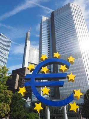 ЕЦБ поиска от банките от еврозоната да не изплащат дивиденти и да не купуват собствени акции поне до октомври СНИМКА: Pixabay
