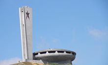 Бузлуджа срещу Айфеловата кула. Амин! Но не искам поредните милиони от данъците ни да се харчат заради архитект, кмет и носталгични комунисти
