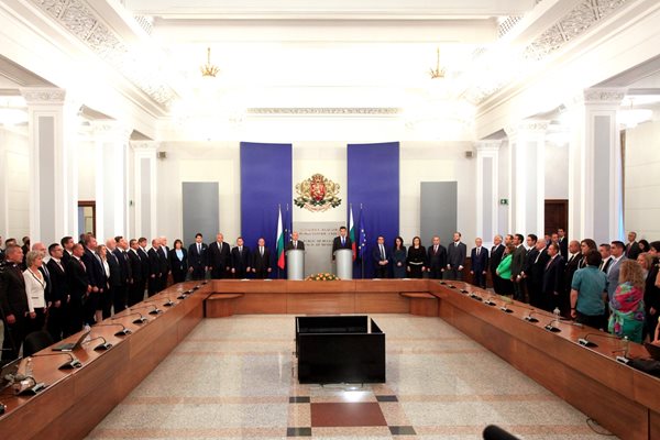 Новите министри с по-високи заплати, Гълъб Донев взема с 445 лв. повече от Кирил Петков
