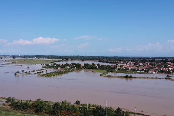 Наводненото село Трилистник.