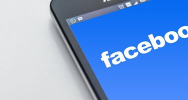 Фалшива новина кара потребителите на Facebook да публикуват известие