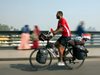 Египтянин тръгна с колело за световното в Русия, минава и през България