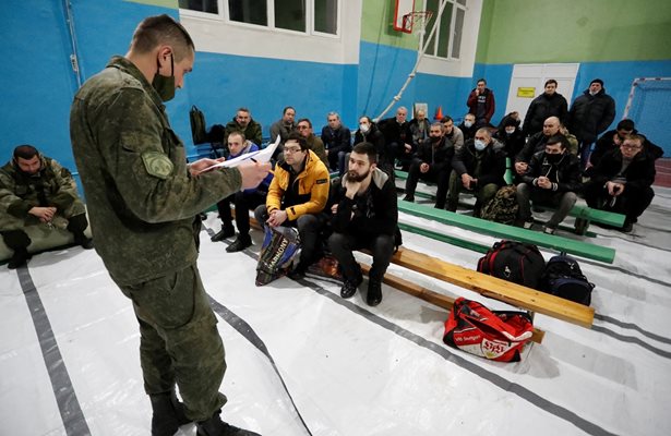 Хиляди недоволстват от мобилизирането им срещу Украйна