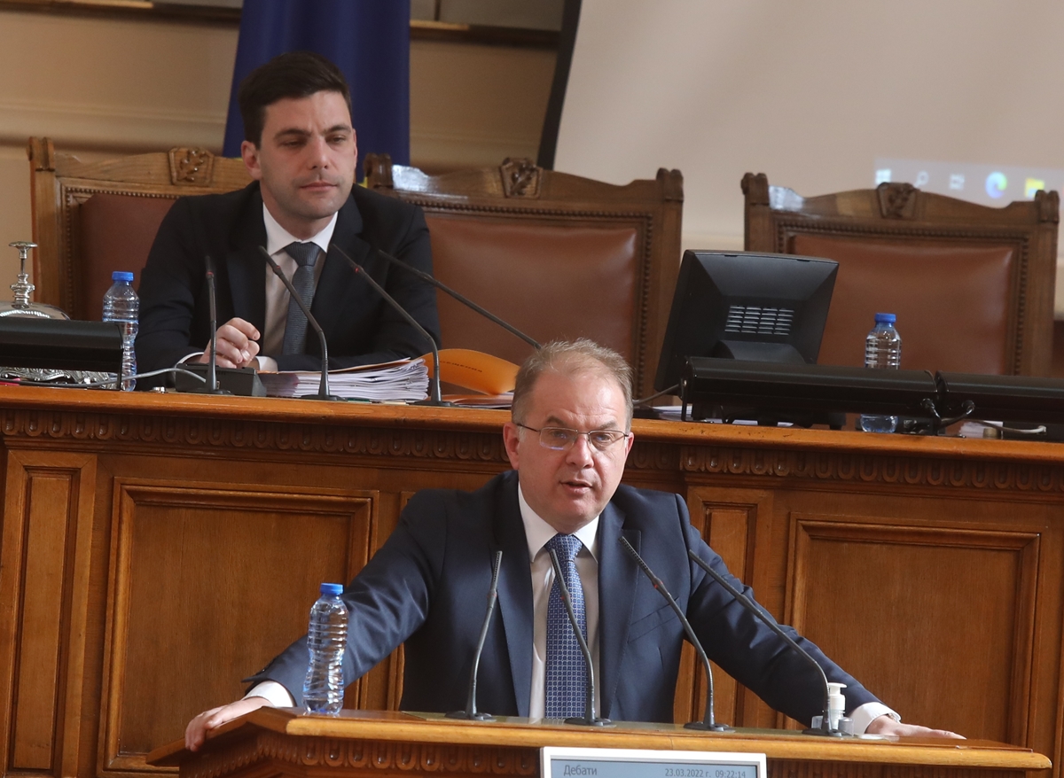 Чолаков за бързането за разследването на главния прокурор: Опит за изнасилване на парламента
