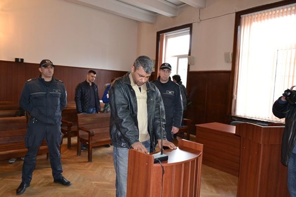 31-годишният Алексаднър Райков получи ефективна присъда от година и 7 месеца за блъснат с автомобила му граничен полицай в Хасковския окръжен съд