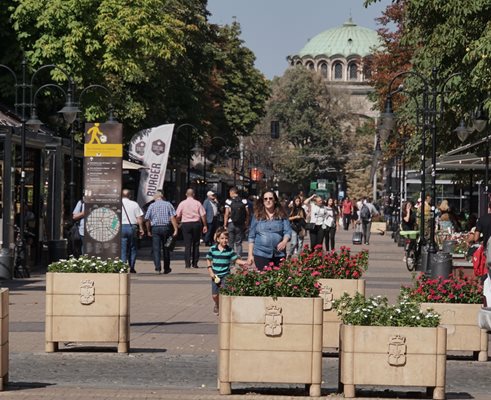 Единствената изцяло пешеходна зона на София - "Витошка", е пълна със заведения и кафенета.