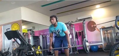 115-килограмов индиец отслабна с вдигане на кофи с вода, диета и амбиция